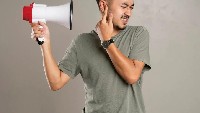 年龄越大越听不清，老年人出现耳背时该怎么做？