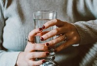老年人口干症：当唾液腺“罢工”时，我们该怎么办？